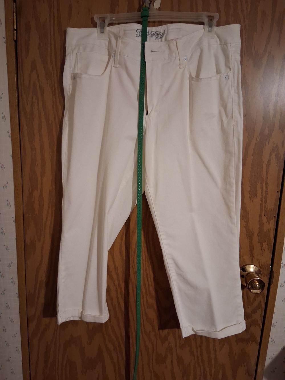 Faded Glory Women's Cream/Off White Capri Pants - Classic Straight Fit